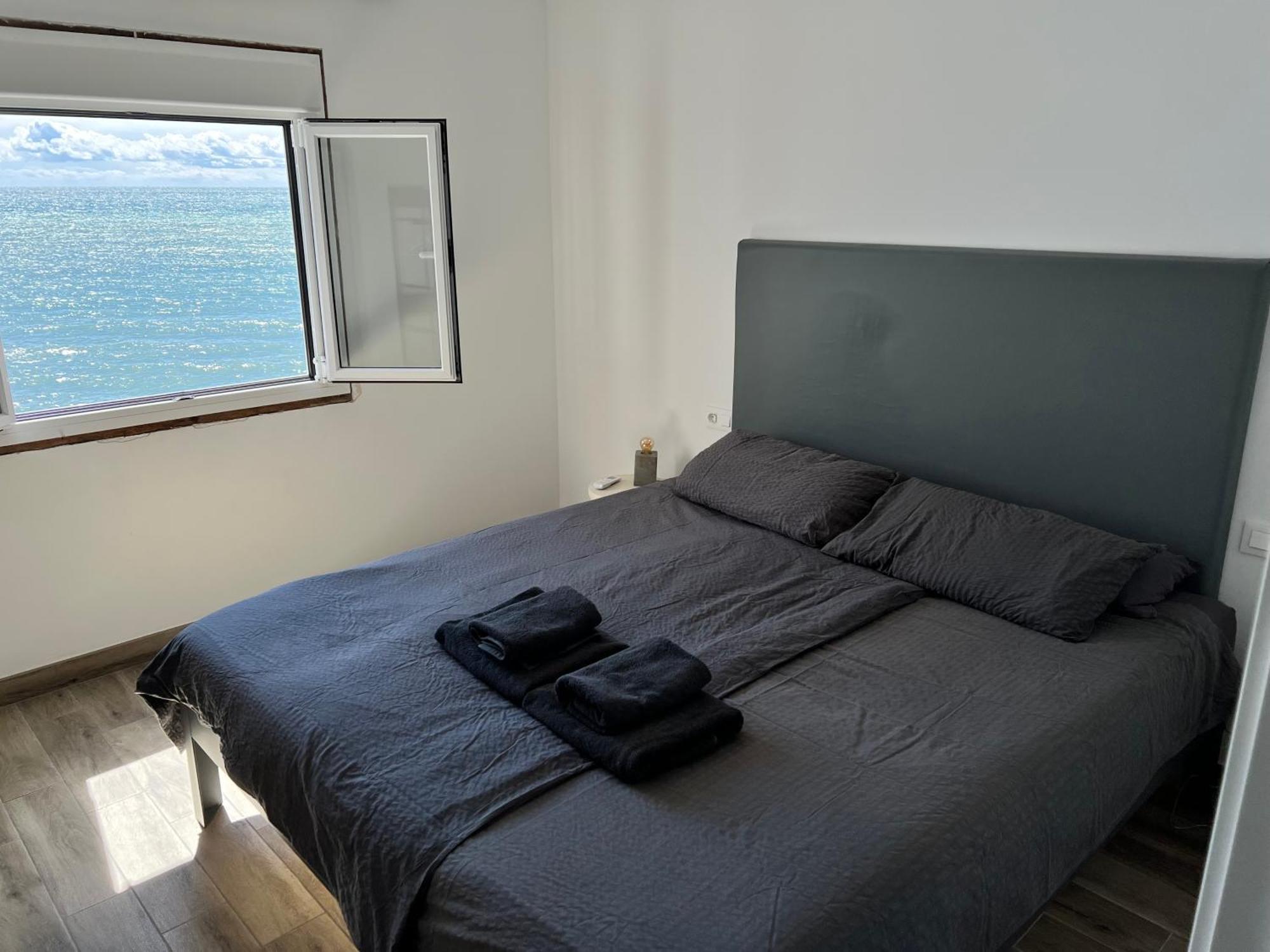 Newly Renovated 2 Bedroom Beachfront House Sitio de Calahonda 외부 사진