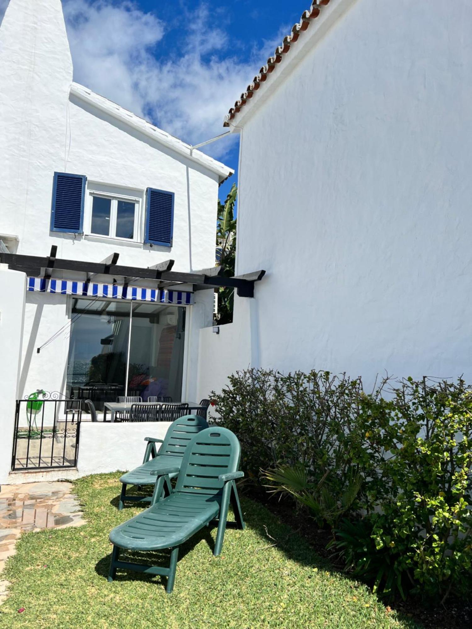 Newly Renovated 2 Bedroom Beachfront House Sitio de Calahonda 외부 사진