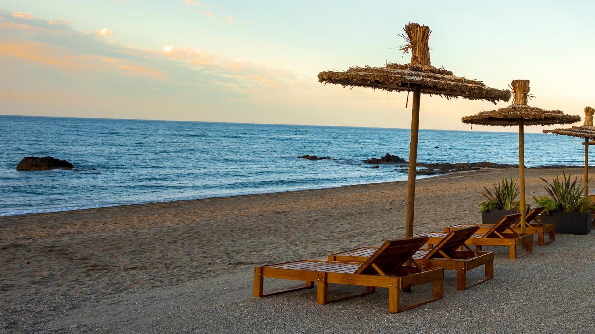 Newly Renovated 2 Bedroom Beachfront House Sitio de Calahonda 외부 사진